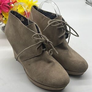 Lucky Brand Taupe Wedge Lace Up Bootie Sz 9. MCA1267H
